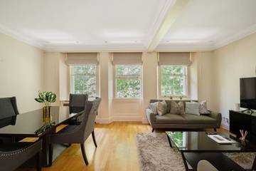 Vacation Rental for 4 Guests in London, South East England, Picture 1