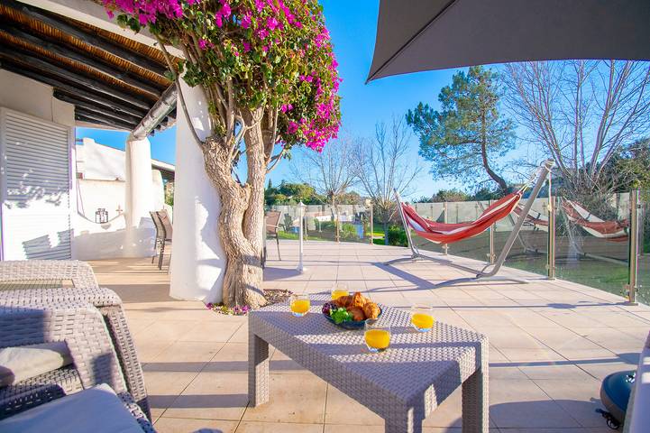 Casa de férias para 4 pessoas, com terraço e piscina infantil em Lagoa