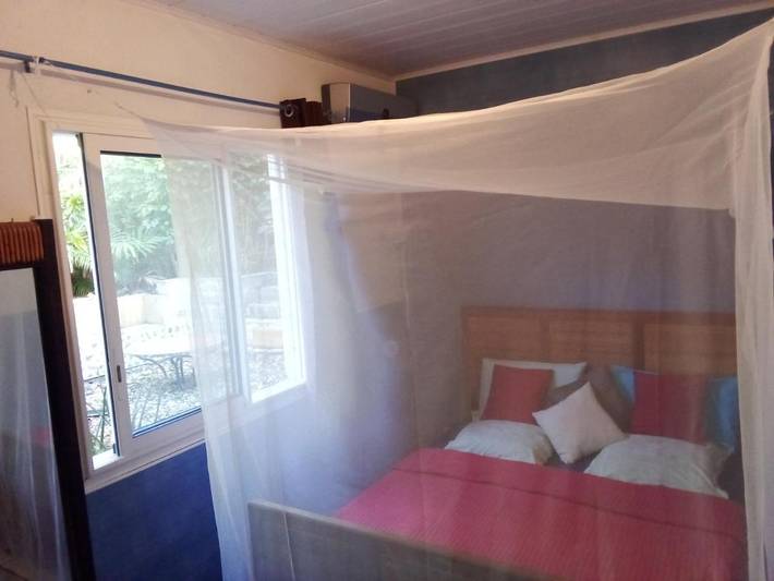 Gîte pour 2 personnes, avec vue ainsi que jardin et piscine à Manapy les Bains - 4