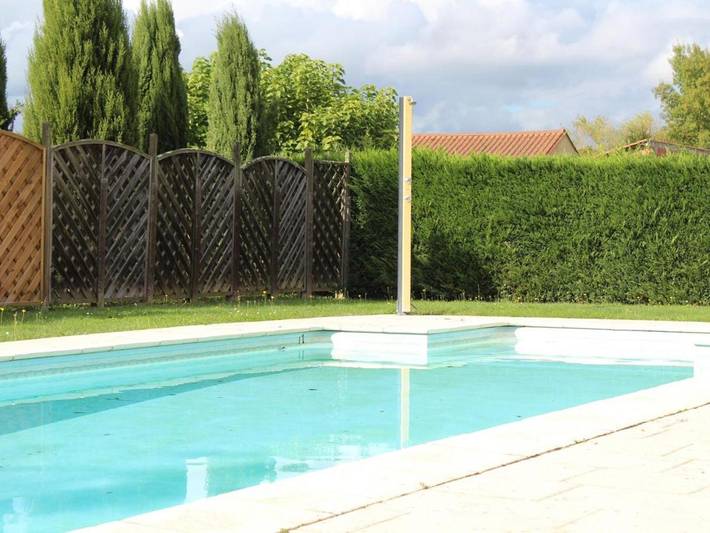 Location de vacances pour 8 personnes, avec jardin ainsi que terrasse et piscine, animaux acceptés à Lamonzie-Saint-Martin - 2