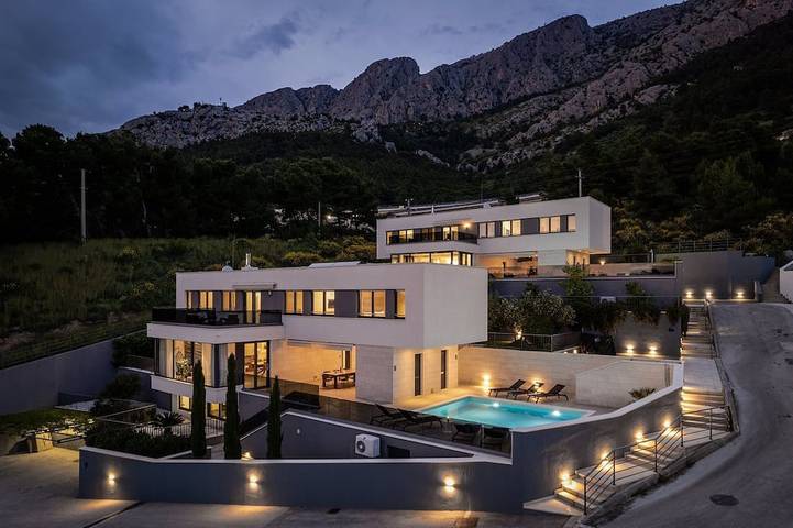 Ferienhaus für 10 Personen, mit Garten und Terrasse sowie Sauna in Omis