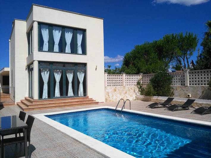 Finca für 6 Personen, mit Balkon und Terrasse sowie Garten und Pool in Es Castell