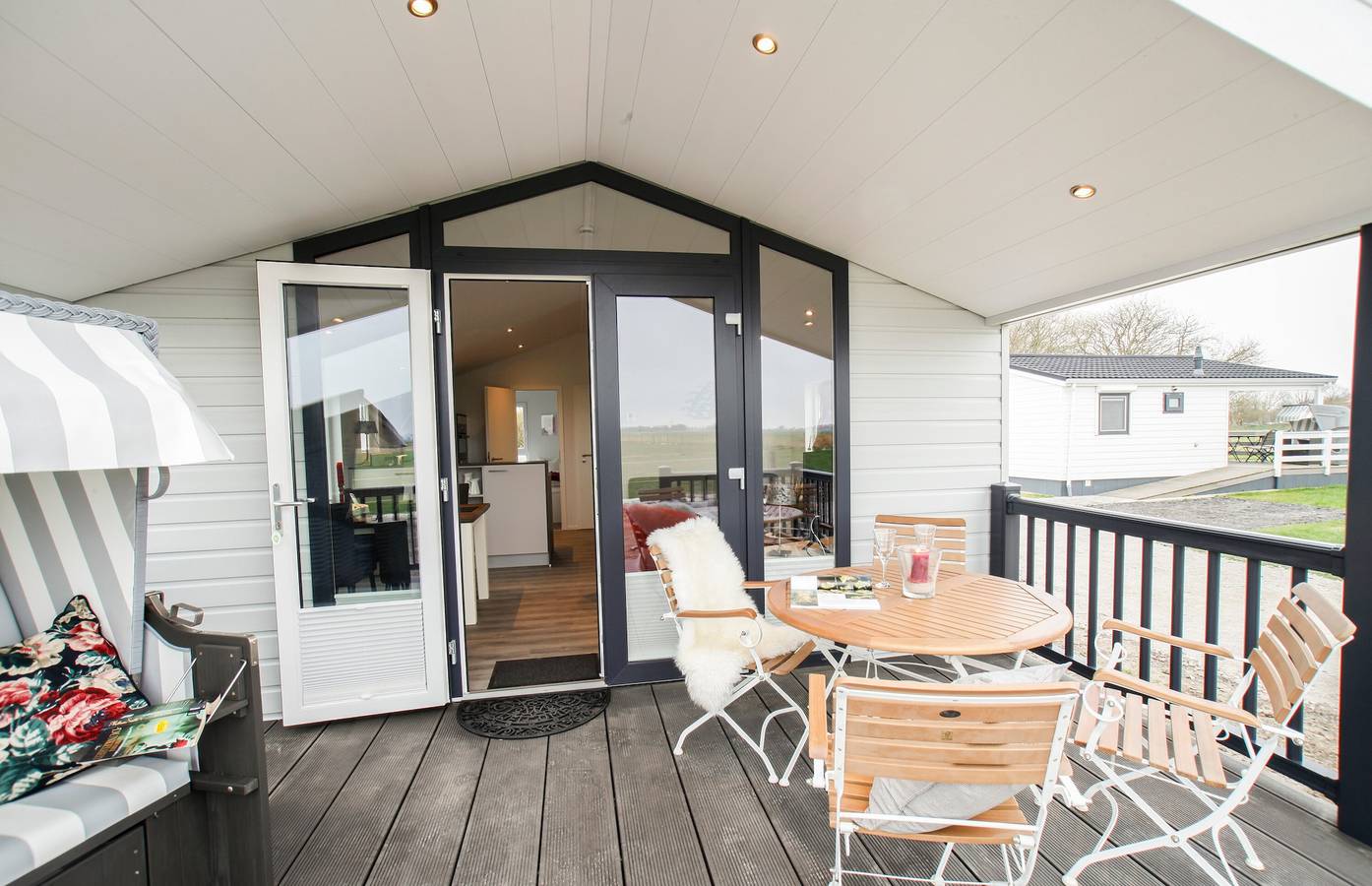 Holiday Home “Bungalow at Ferienhof Janssen” with Private Terrace, Garden & Wi-Fi in Wangerland, Nordseeküste