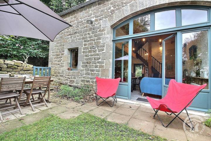 Gîte pour 4 personnes, avec terrasse ainsi que jardin et sauna