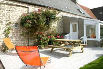 Gîte pour 6 personnes, avec jardin à Réville