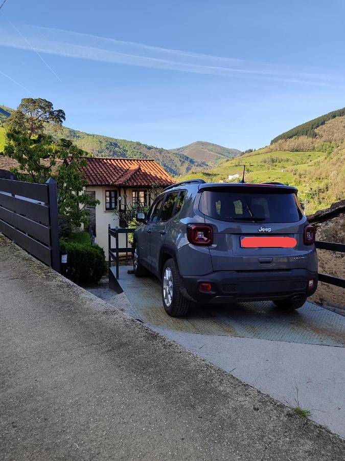La Casina de Santulaya in Cangas del Narcea, Cordillera Cantábrica