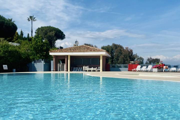 Gîte pour 3 personnes, avec terrasse et piscine, adapté aux familles à Mandelieu-la-Napoule - 2