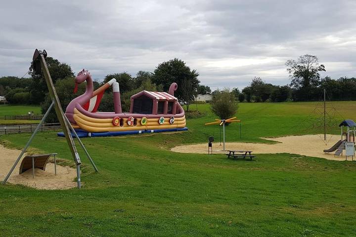 Location de vacances pour 8 personnes, avec piscine ainsi que jacuzzi et jardin à Litteau - 2