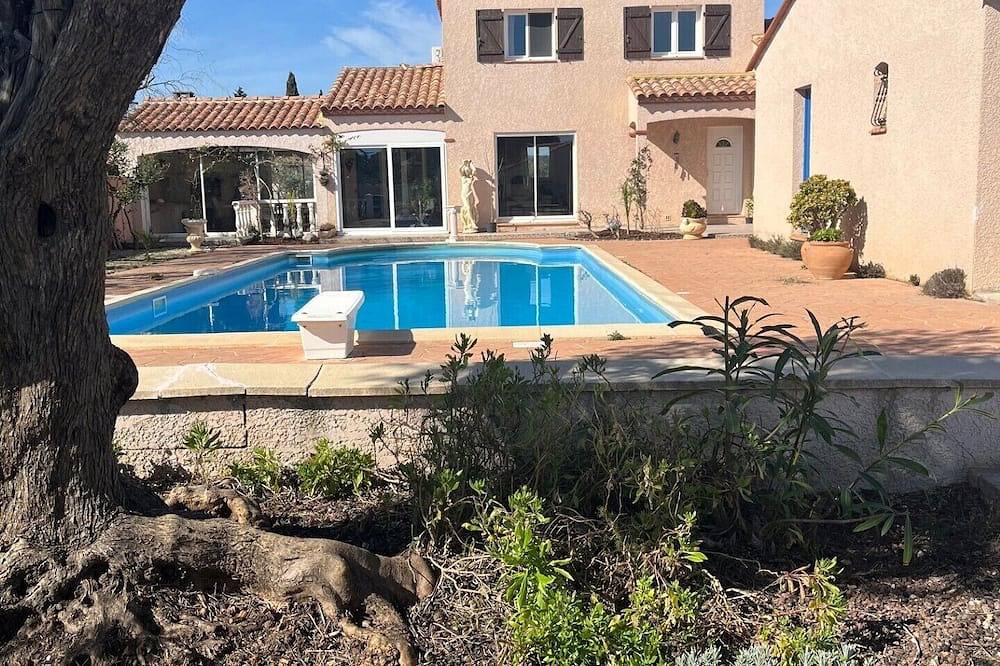 Villa cloturé dans domaine de 1500 m² avec grande piscine in La Palme, Region de Narbonne