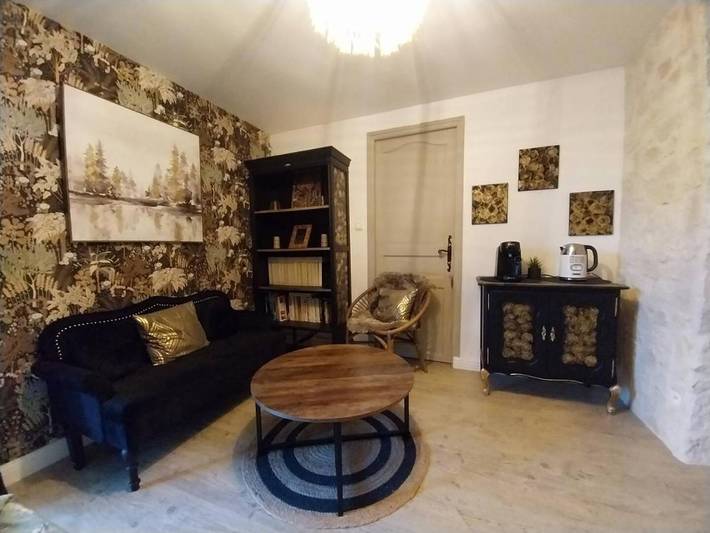 Gîte pour 2 personnes, avec vue et terrasse à Burie