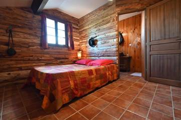Gîte pour 2 personnes, avec jardin à Longessaigne