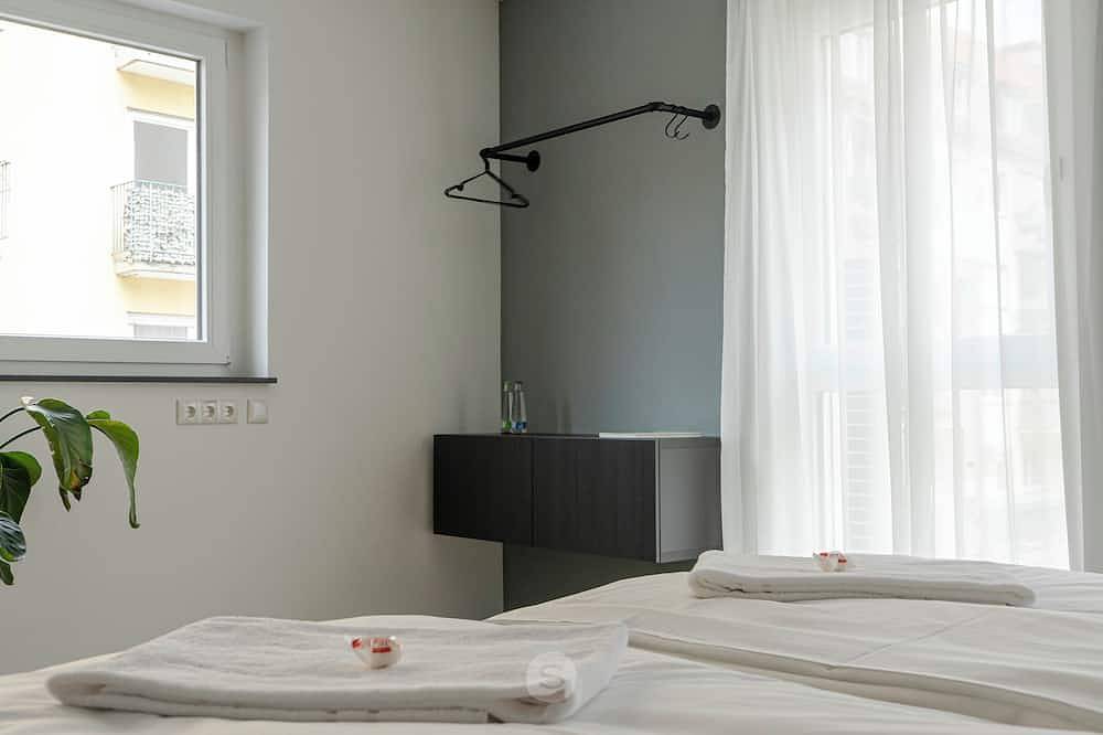 Entire apartment, Perfect city center location, 107 sqm, directly at the opera house in suite flair with terrace in Nuremberg, Franconia
