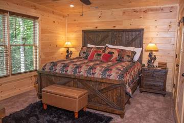Log Cabin for 10 Guests in Pigeon Forge, Sevier County, Picture 4