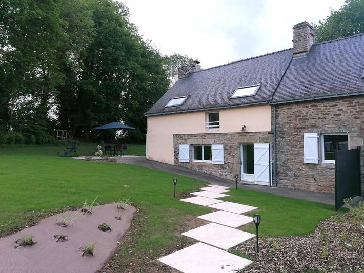 Location de vacances pour 4 personnes, avec vue ainsi que piscine et jardin à Brandivy - 2