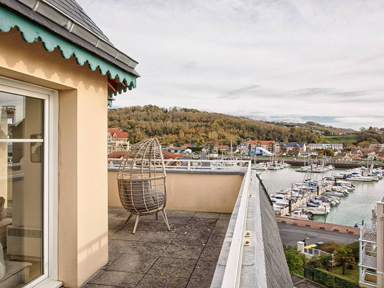 Apartamento entero, Apartamento luminoso con piscina, cerca de Cabourg in Dives-sur-Mer, Region de Lisieux