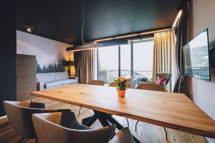 Ferielejlighed for 6 personer, med sauna og balkon såvel som søudsigt og have i Zell am See