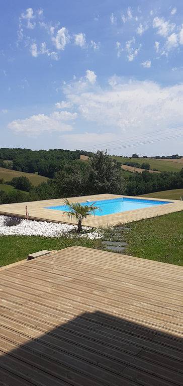 Gîte pour 2 personnes, avec jardin ainsi que piscine et terrasse