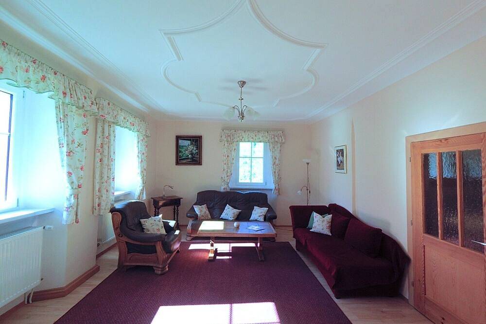 Ganze Wohnung, Großzügige Ferienwohnung (50 qm) für zwei Personen mit eigener Küche und kostenfreiem Wlan in Rothenburg ob der Tauber, Taubertal