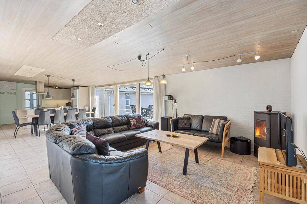 Großes Ferienhaus mit Wintergarten und eigenem Poolhaus in Søndervig, Holmsland Klit