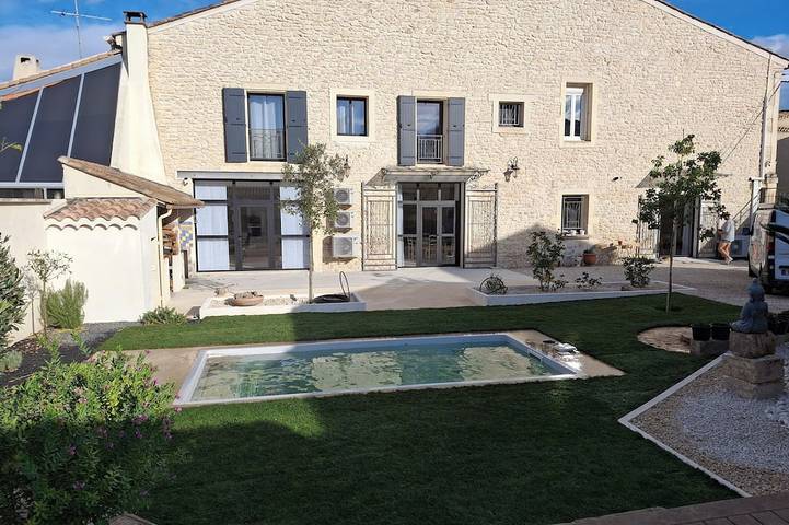 Maison de vacances pour 2 personnes, avec jardin ainsi que jacuzzi et piscine à Saint-Gilles