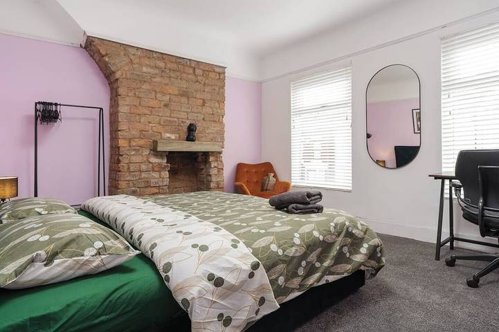 Work & Unwind | Free Parking | Near Sefton Park in Liverpool, Merseyside