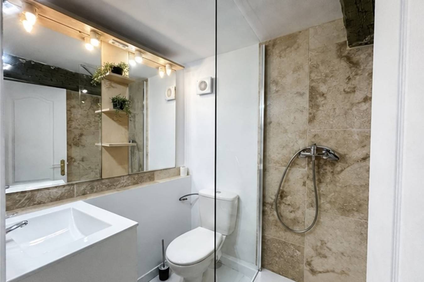 Studio entier, Studio au cœur de Toulon pour 2 voyageurs in Toulon, Côte méditerranéenne (France)