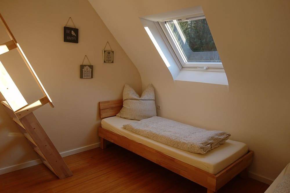 Romantisches Waldhaus \"Lucas\" mit einem traumhaften Garten und Sauna in Ottersweier, Nordschwarzwald