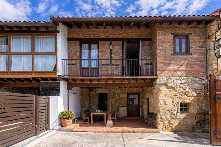 Casa rural para 12 personas, con Terraza además de Jardín y Vistas en Miengo