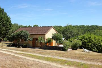 Gîte pour 4 personnes, avec jardin et terrasse à Auriac-du-Périgord