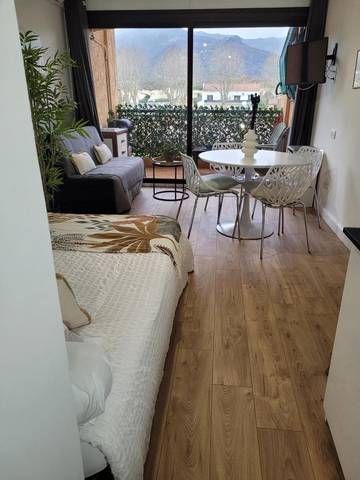 Gîte pour 4 personnes, avec piscine ainsi que vue et jardin à Santa-Lucia-di-Moriani