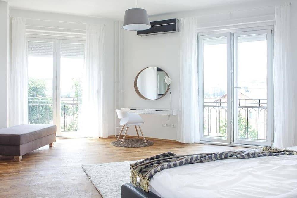 Entire apartment, Riverside Panorama Apartment in Budapest, Central Hungary