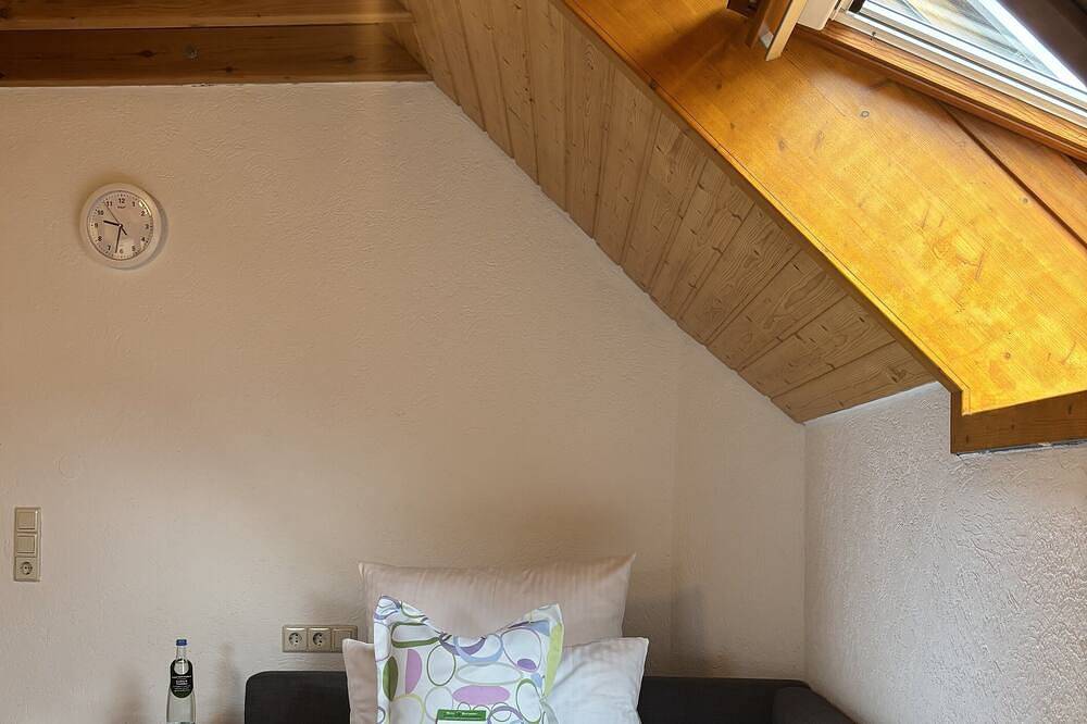 Ganze Wohnung, Fabulous studio apartment, Walk to Lakes, Transit & Authentic German Restaurant in Böblingen, Landkreis Böblingen