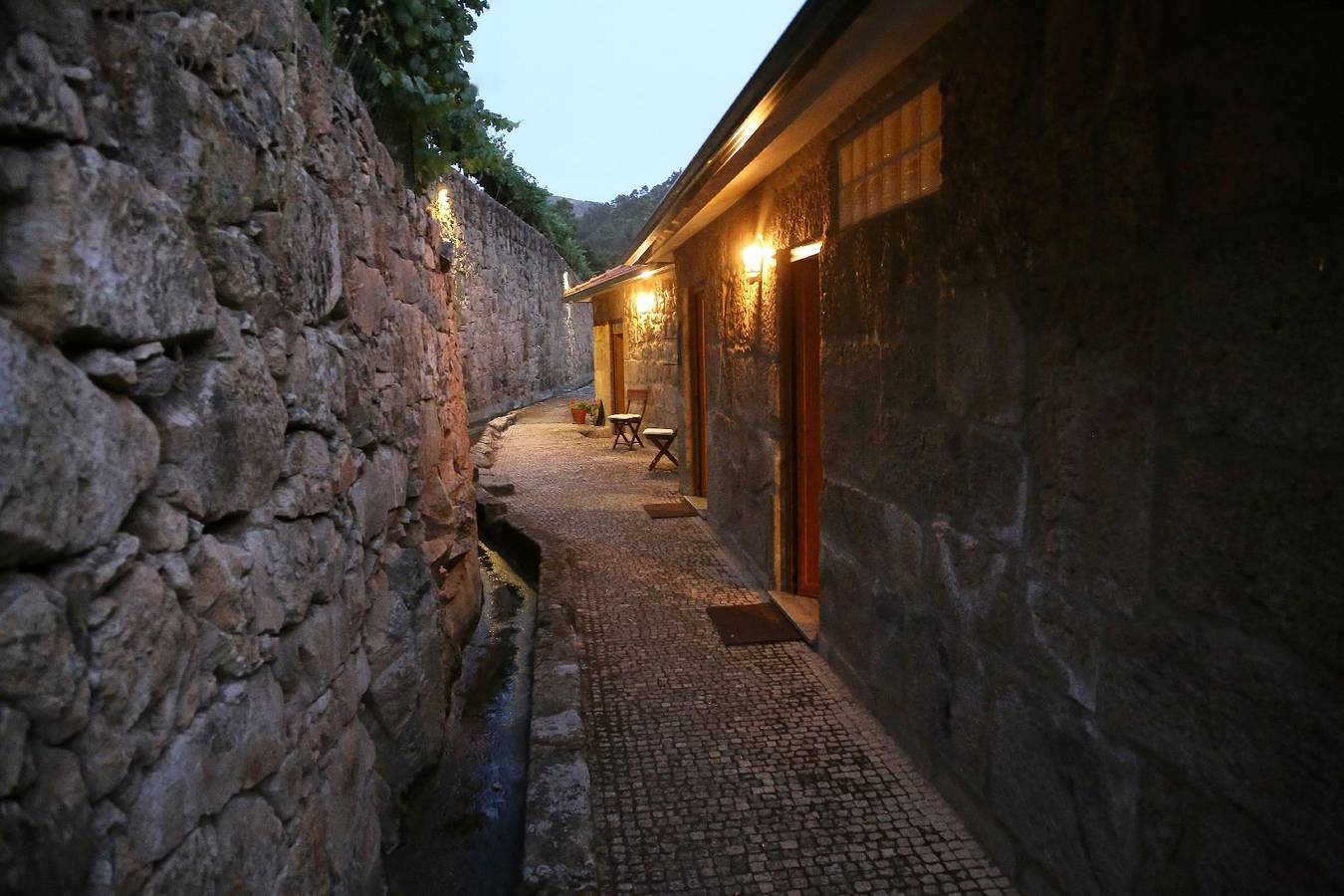 Holiday House in Várzea De Abrunhais with Private Parking in Lamego, Valle del Duero