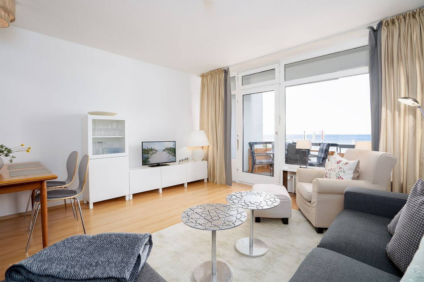 Ganze Wohnung, Ferienwohnung Berliner Hof App. 306 – Seeblick mit Balkon direkt am Strand von Scharbeutz in Themenstrände Scharbeutz, Ostholstein
