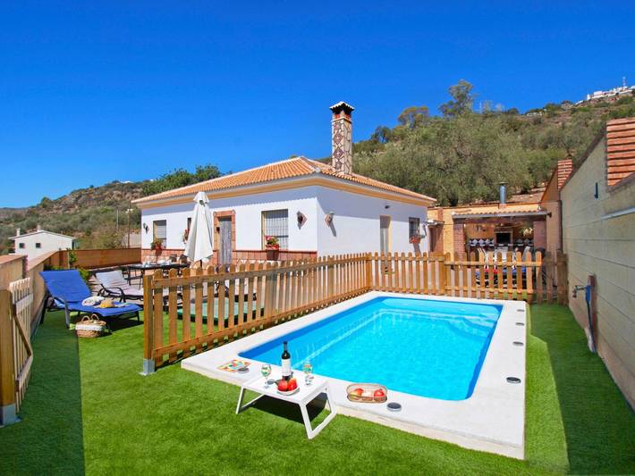 Ganzes Haus in Comares mit abschließbarem Parkplatz in Comares, Cordillera Penibética