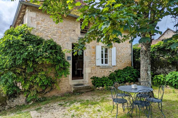 Location de vacances pour 5 personnes, avec jardin et piscine à Ingrandes