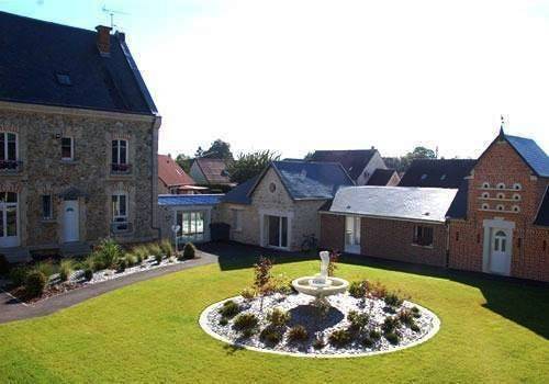 Hôtel pour 4 personnes, avec jardin ainsi que piscine et terrasse dans Pontavert