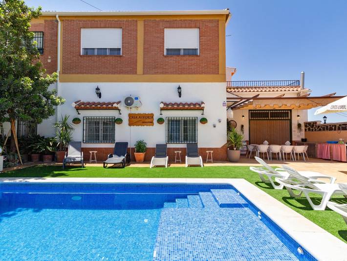 Casa de vacaciones para 13 personas, con piscina además de jardín y terraza - 1