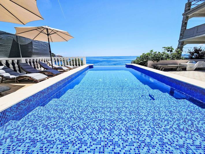 Ferienwohnung für 2 Personen, mit Terrasse und Pool in Europa