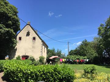 Gîte pour 12 personnes, avec jardin ainsi que piscine et terrasse à Avèze