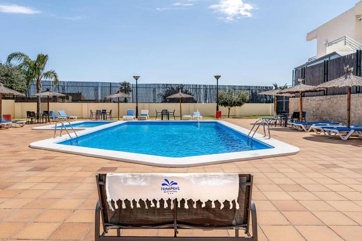 Hôtel pour 2 personnes, avec vue ainsi que piscine et jardin, animaux acceptés à Sant Joan d'Alacant