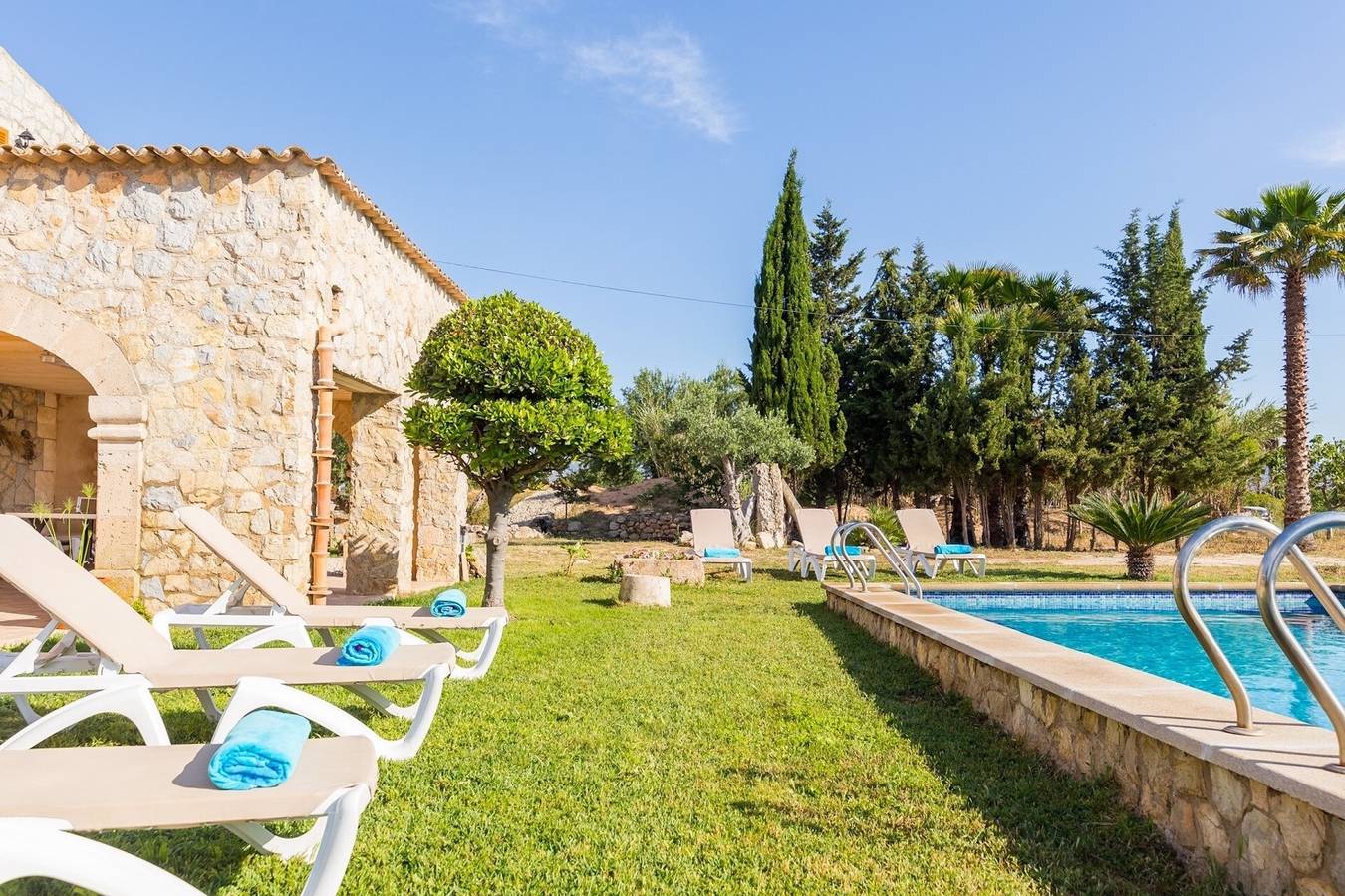Haustierfreundliche Villa Cala Veritat mit Bergblick, Pool, A/C, Wlan, Garten, Terrasse und Balkon in Inca, Mallorca Inselmitte