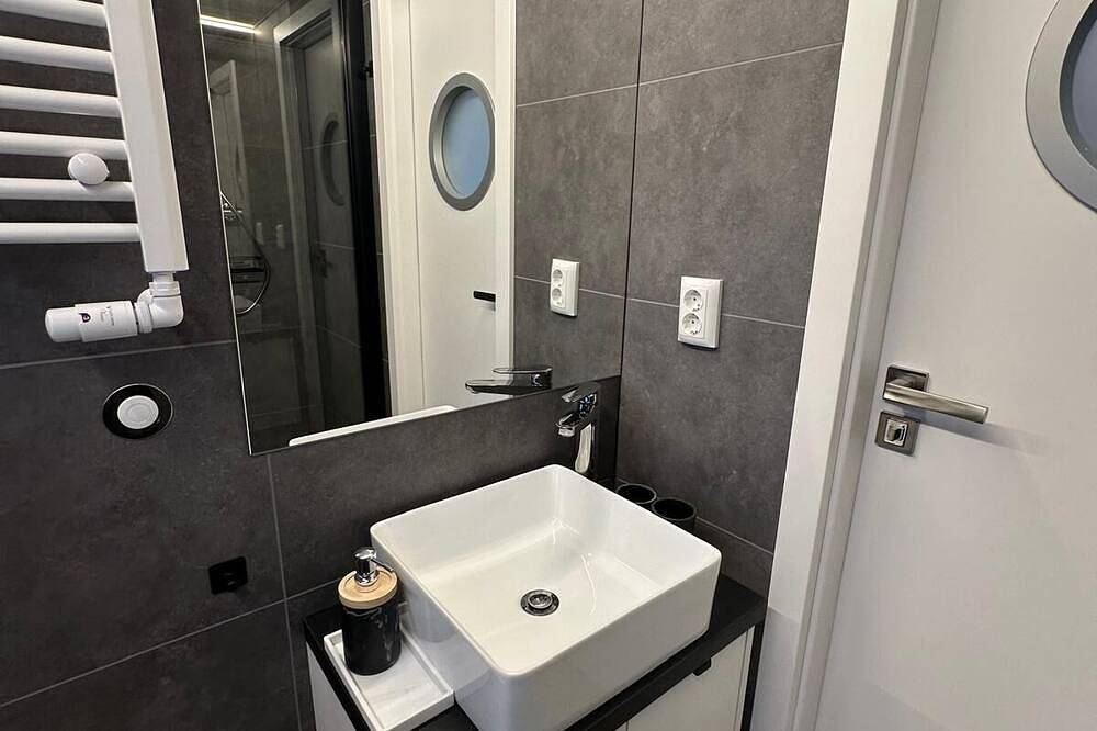 Stilvolles Hausboot \"Nikolai\", privater Bio-Sauna + Panorama-Dachterrasse in Stralsund, Stralsund Umland