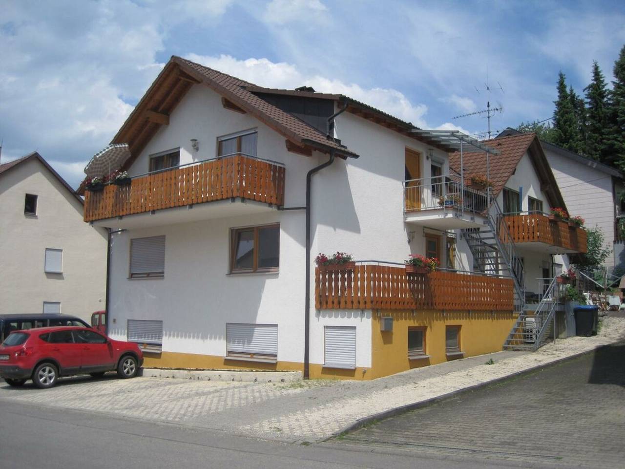 Ganze Wohnung, Ferienwohnung 'Erdgeschoss' mit Bergblick, Gemeinschaftsterrasse und Wi-Fi in Metzingen, Neckar-Alb