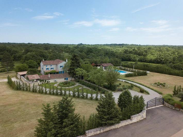 Ferienhaus für 10 Personen, mit Balkon und Whirlpool sowie Terrasse und Garten