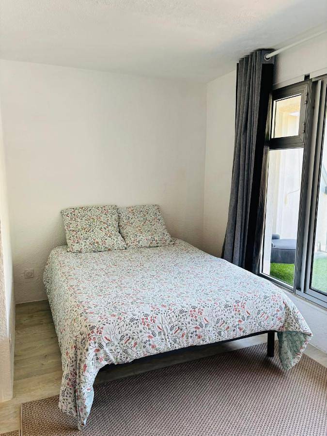 Gîte pour 2 personnes, avec vue sur le lac et vue ainsi que piscine et terrasse, animaux acceptés dans Port Gregau - 3