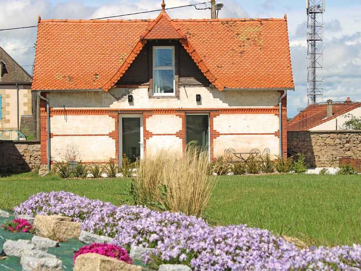 Location de vacances pour 2 personnes, avec jardin et terrasse ainsi que piscine et jacuzzi à Montmarault - 2