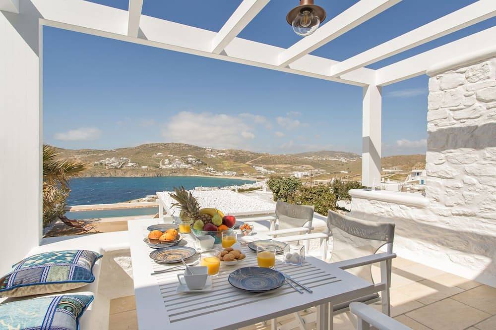 An elegant Villa with infinity pool and a breathtaking sea view in Kalafati, Mykonos
