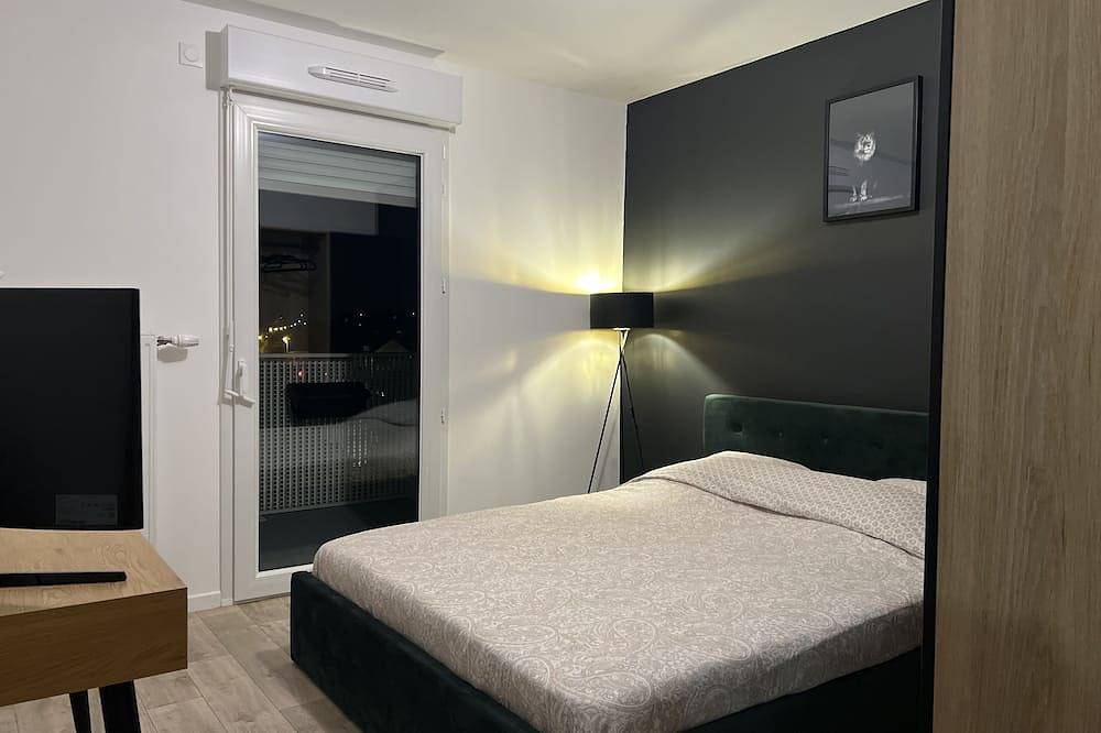 Appartement entier, Cozy Apartment, 15 minutes to Paris center, 25 minutes to Disneyland. in Fontenay-sous-Bois, Val-de-Marne