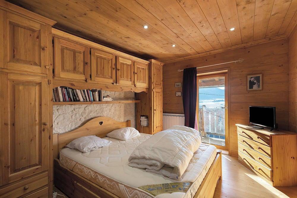Casa Puyvalador – Encanto Montañés, Vista Impresionante al Lago, a 10 min de las Pistas de Esquí in Puyvalador, Parque Natural Regional de los Pirineos Catalanes
